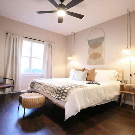 Nomad Retreat King Bed Boutique Condo W Garage Gainesville Bagian luar foto