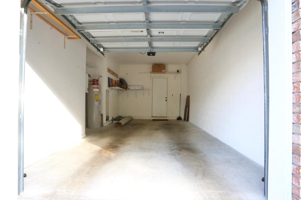 Nomad Retreat King Bed Boutique Condo W Garage Gainesville Bagian luar foto