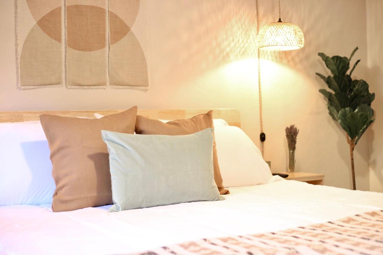 Nomad Retreat King Bed Boutique Condo W Garage Gainesville Bagian luar foto