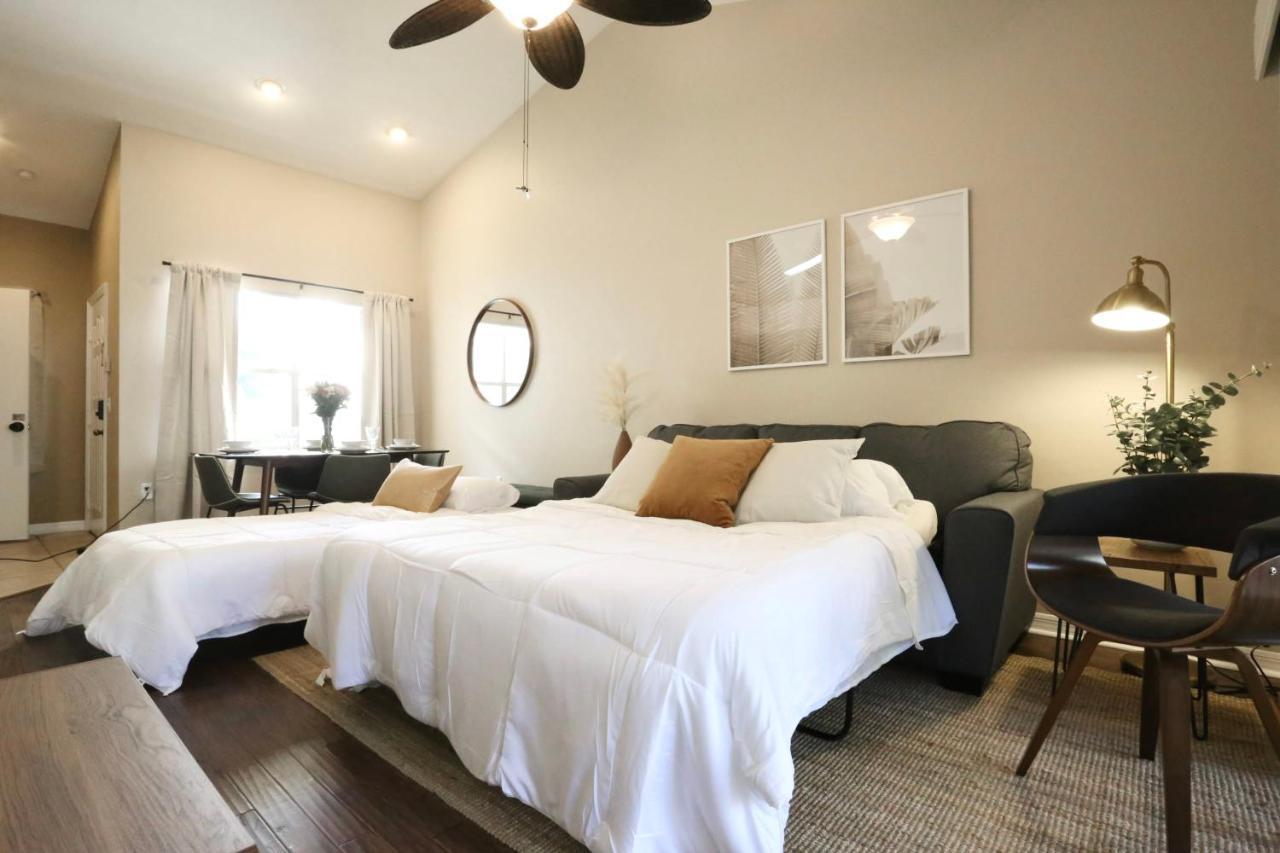 Nomad Retreat King Bed Boutique Condo W Garage Gainesville Bagian luar foto