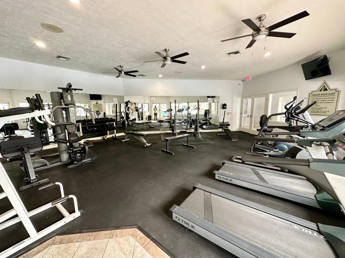 Nomad Retreat King Bed Boutique Condo W Garage Gainesville Bagian luar foto