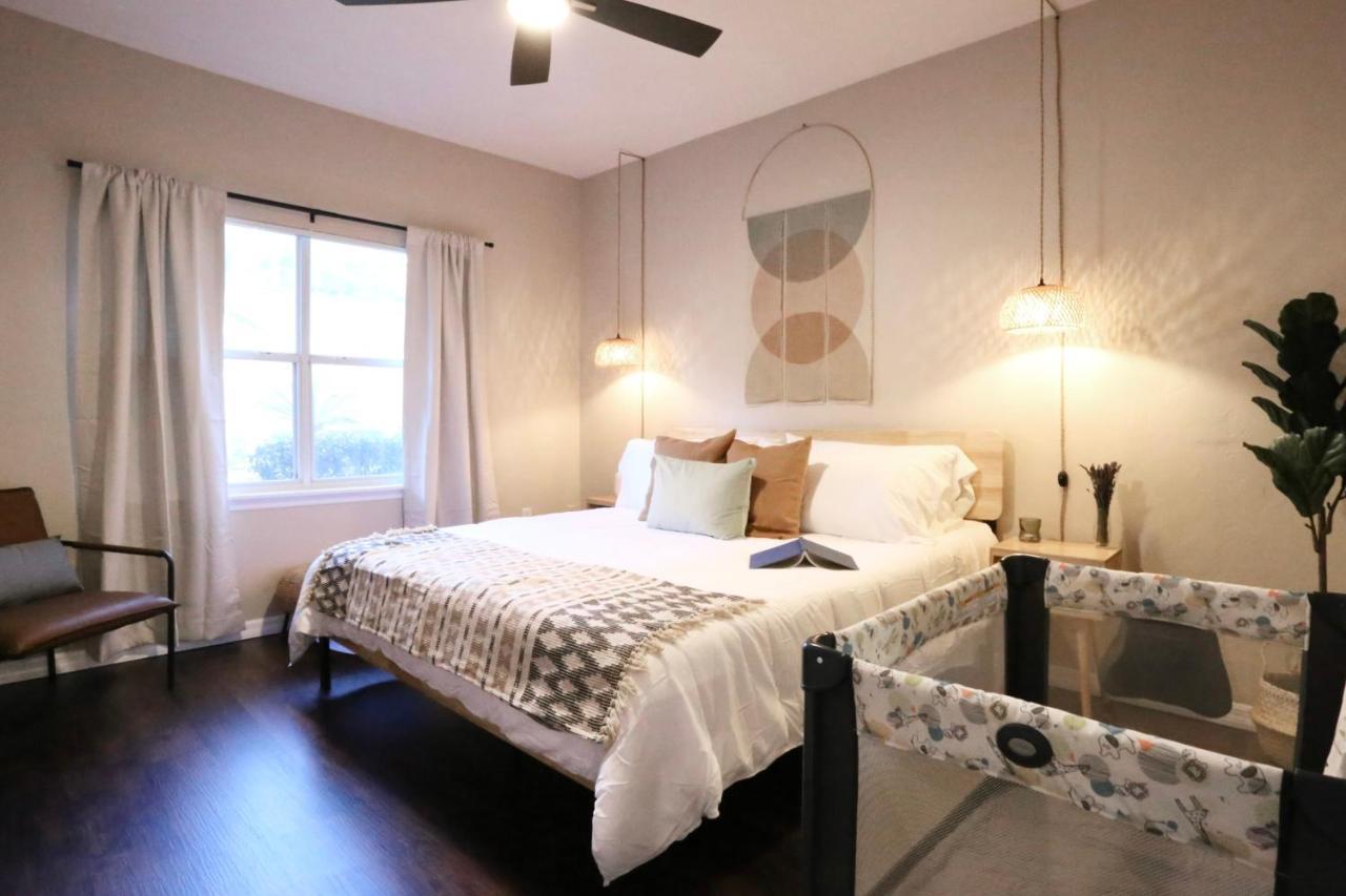 Nomad Retreat King Bed Boutique Condo W Garage Gainesville Bagian luar foto